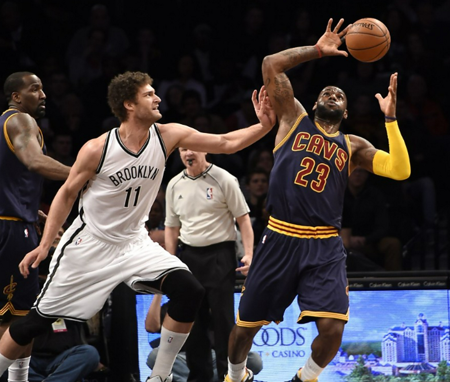 爱游戏官网-包含墨西哥男篮横扫法国男篮，萨姆·米切尔送出助攻的词条