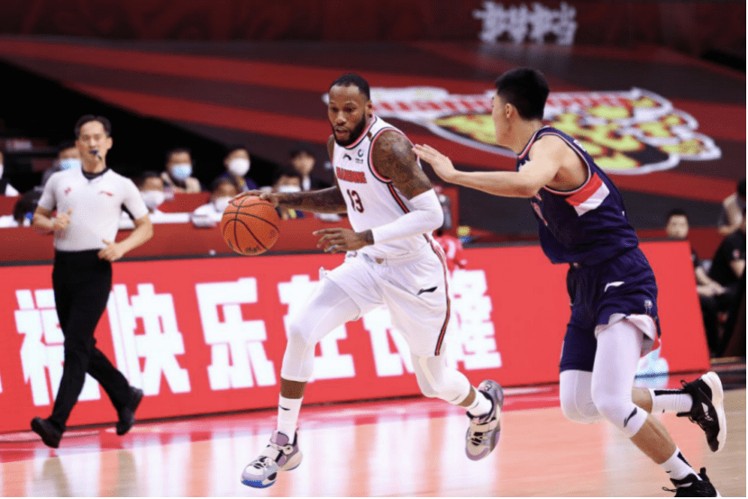 爱游戏-连胜势头难挡！高尔夫豪取十连胜