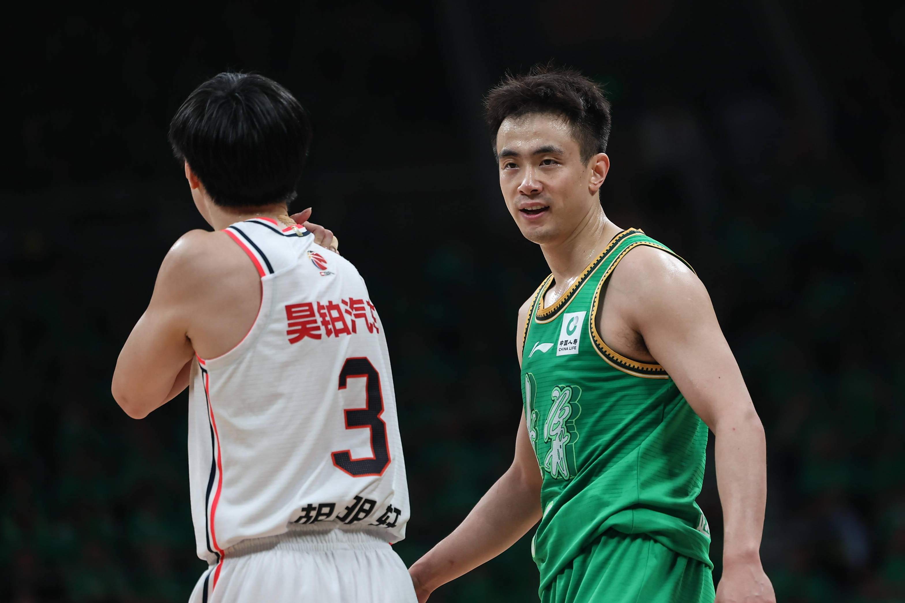 爱游戏入口-雄鹿碾压广东队，赵继伟关键制胜