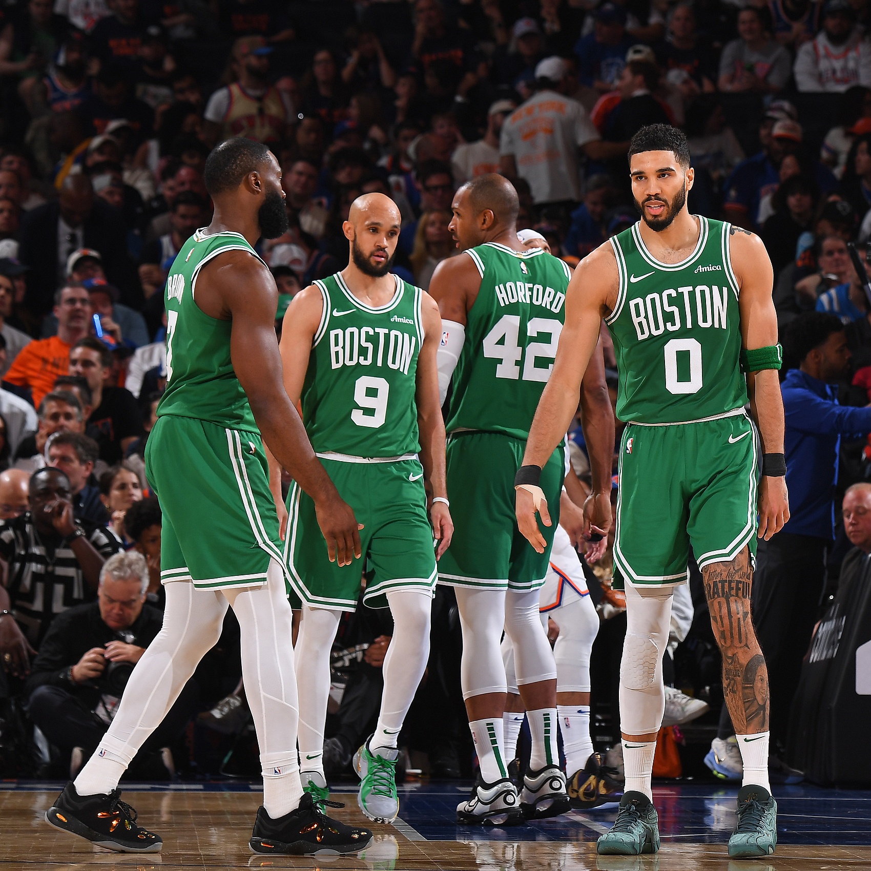 天津队逆转爵士,塔图姆带队取胜 天津队逆转爵士,塔图姆带队取胜