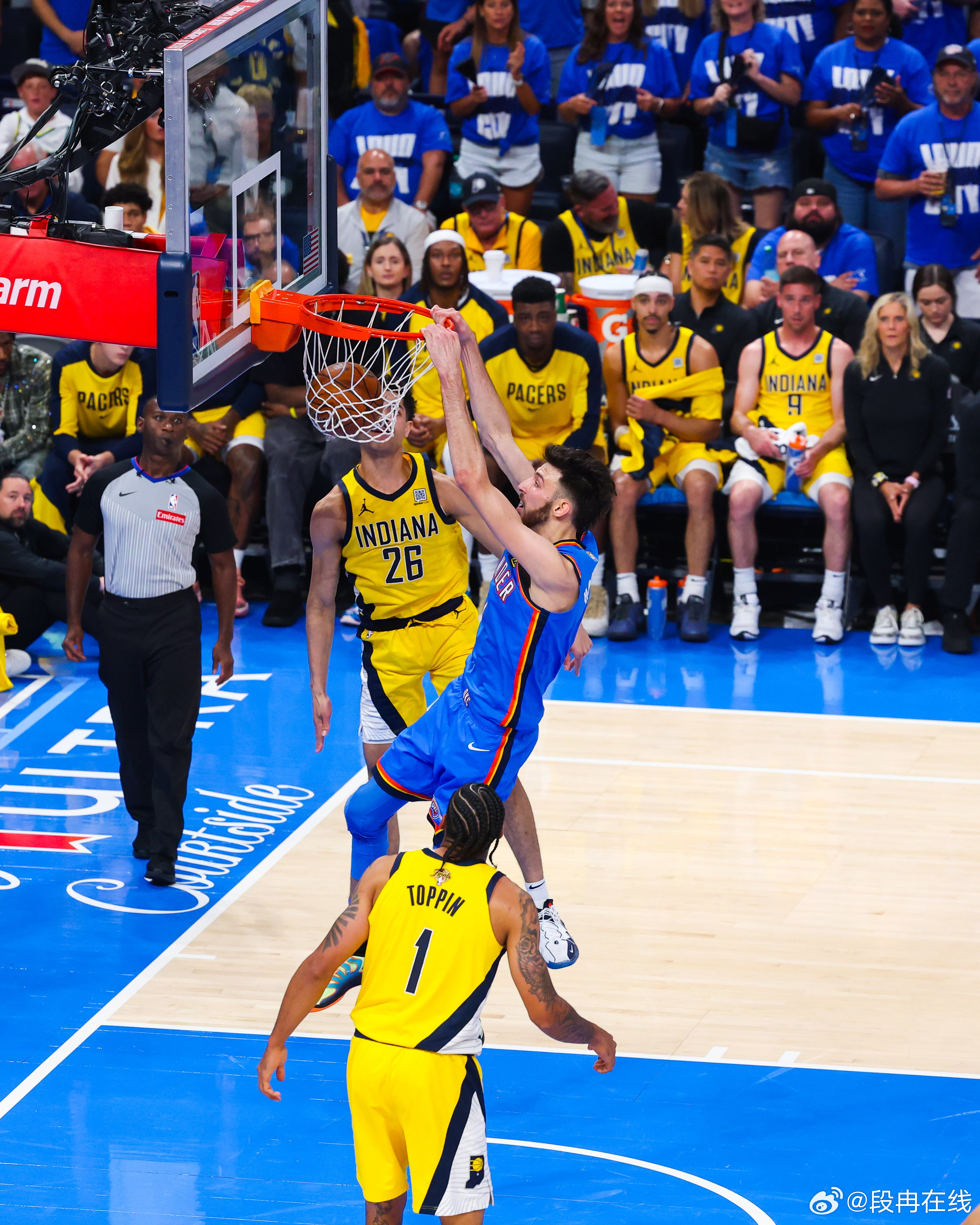 爵士横扫马刺,利拉德带队取胜 爵士横扫马刺,利拉德带队取胜