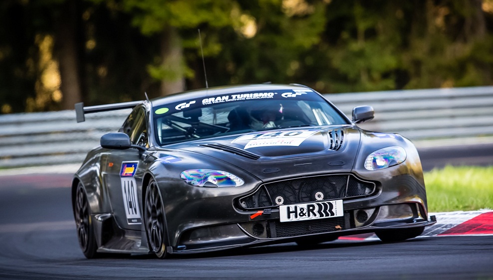 阿斯顿马丁完胜索伯车队，诺里斯扛起全队