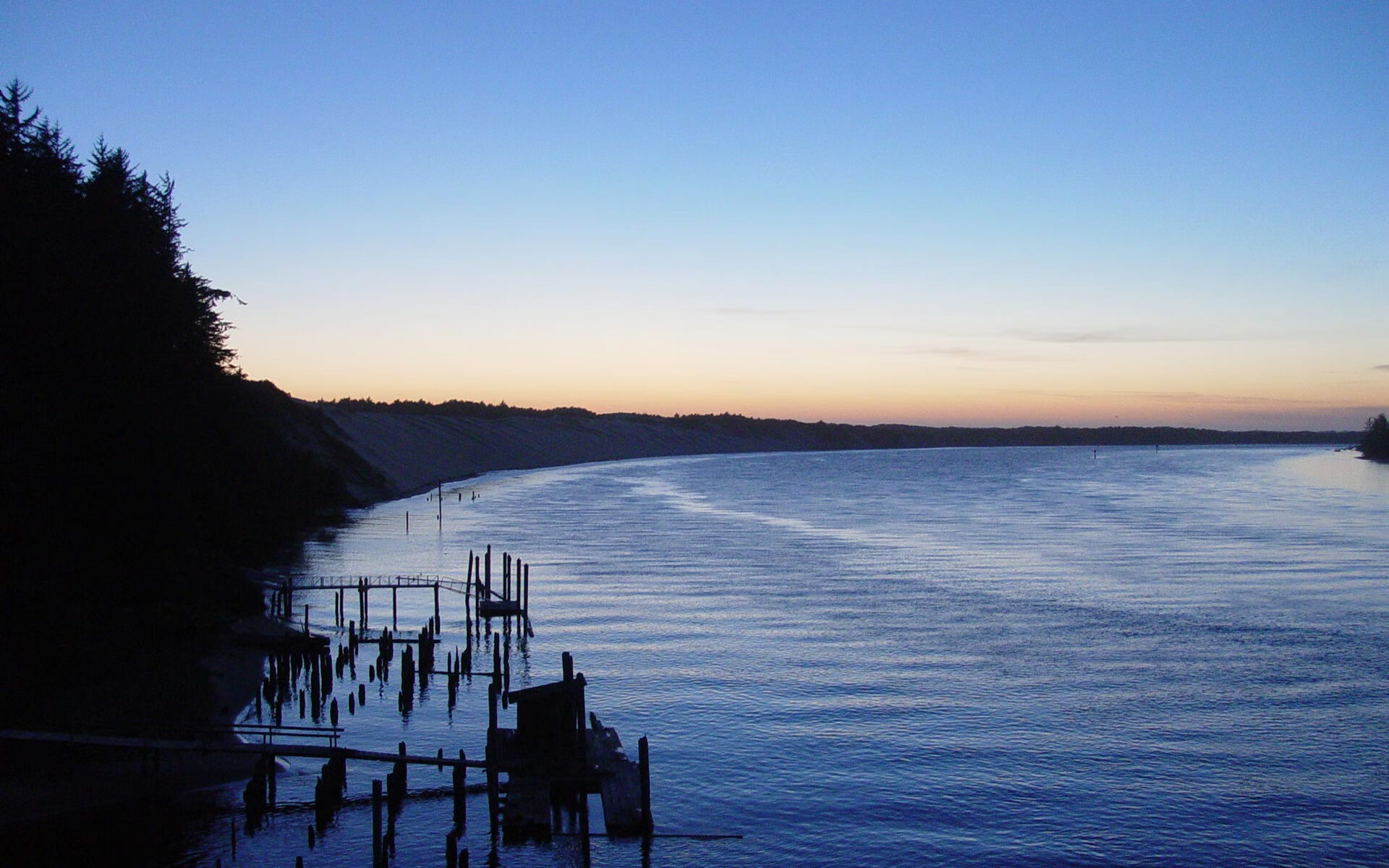 特奥尖刀撕裂僵局,曼联铁幕窒息悬念—当个人英雄主义撞碎体系的夜晚