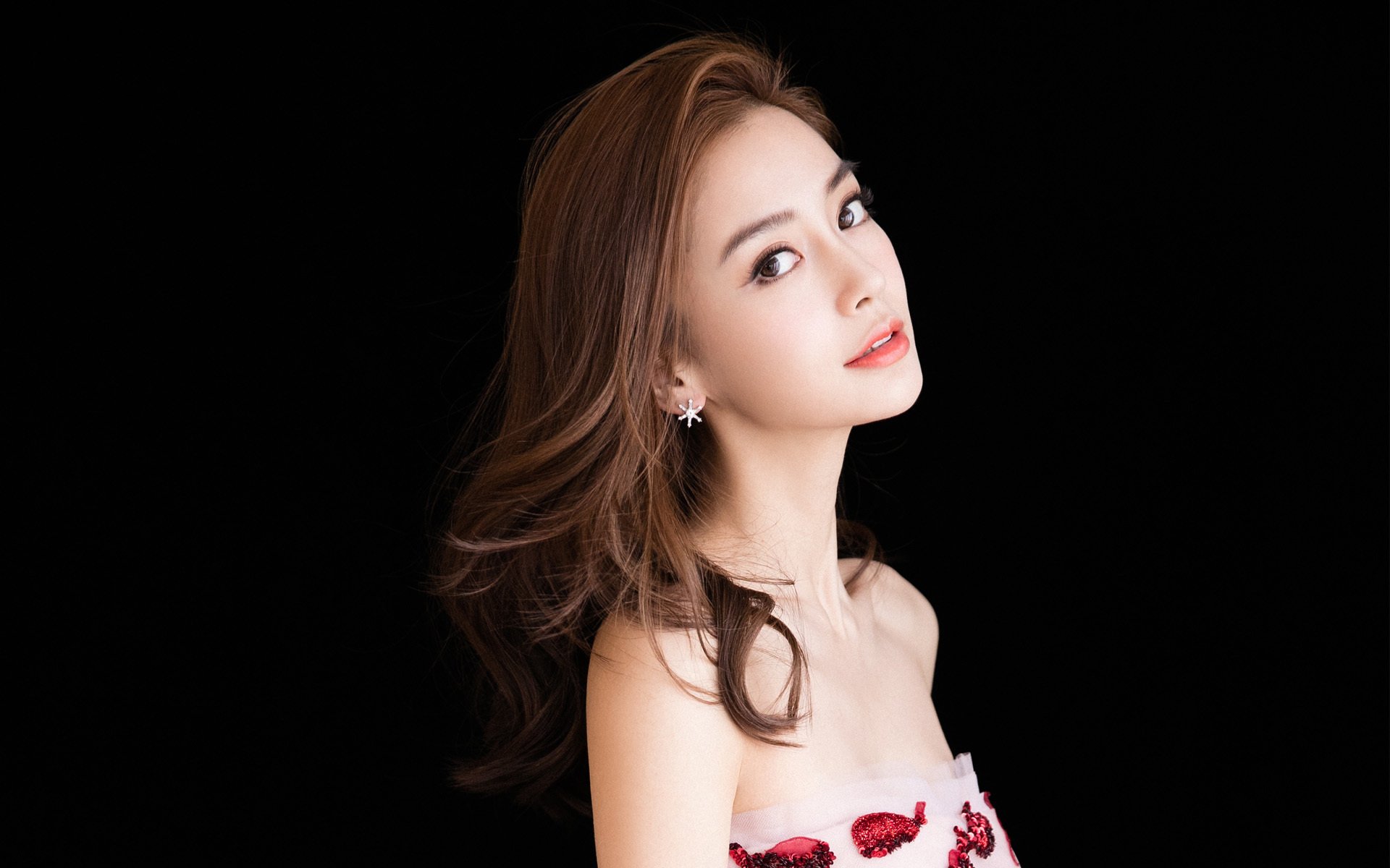 篮球的跨国回响,辽宁队的韧劲与哈登的孤勇