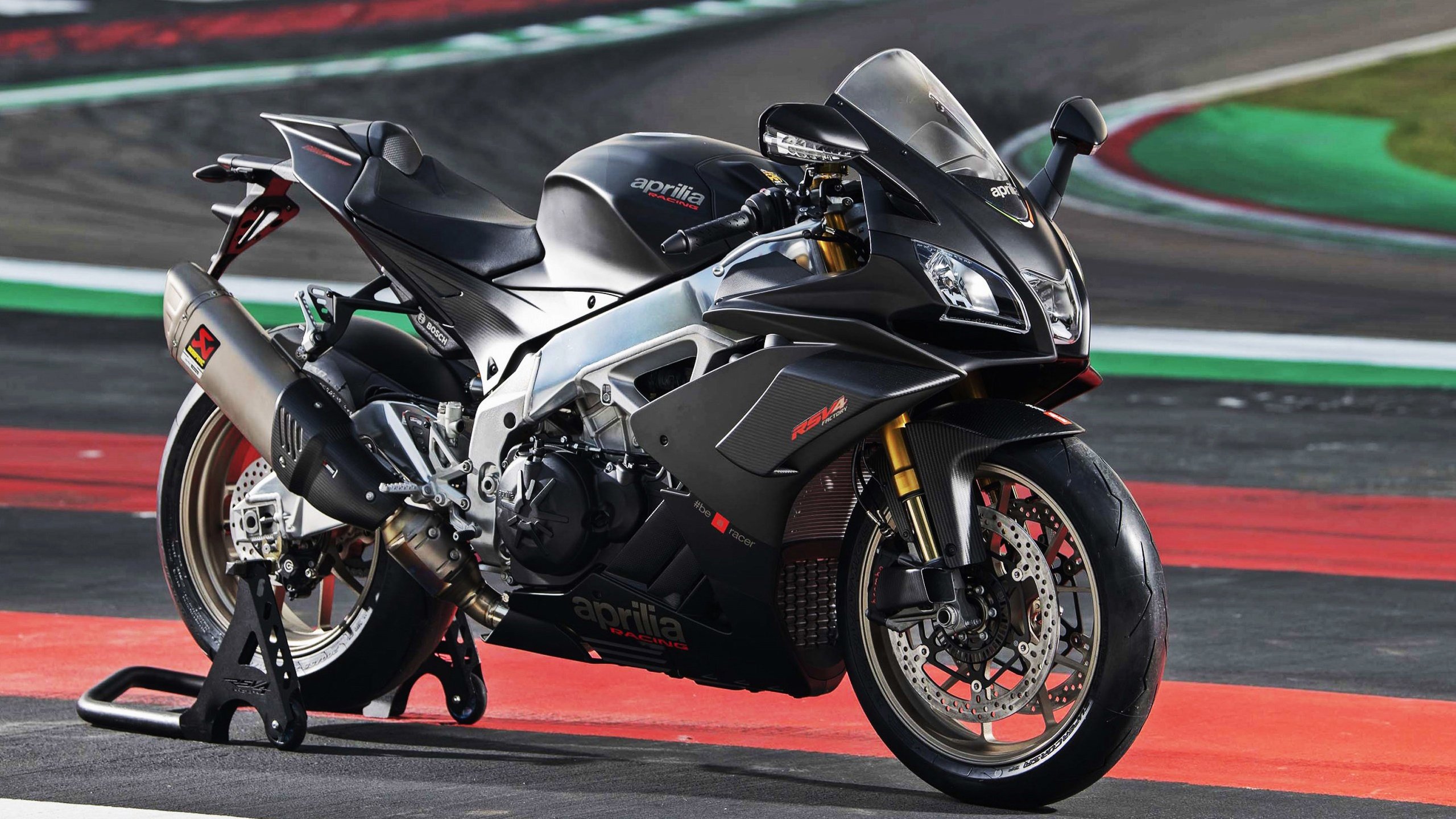 爱游戏tv-在蝴蝶翅膀扇动的风中，当巴斯托尼的传球遇上巴拉圭的闪电